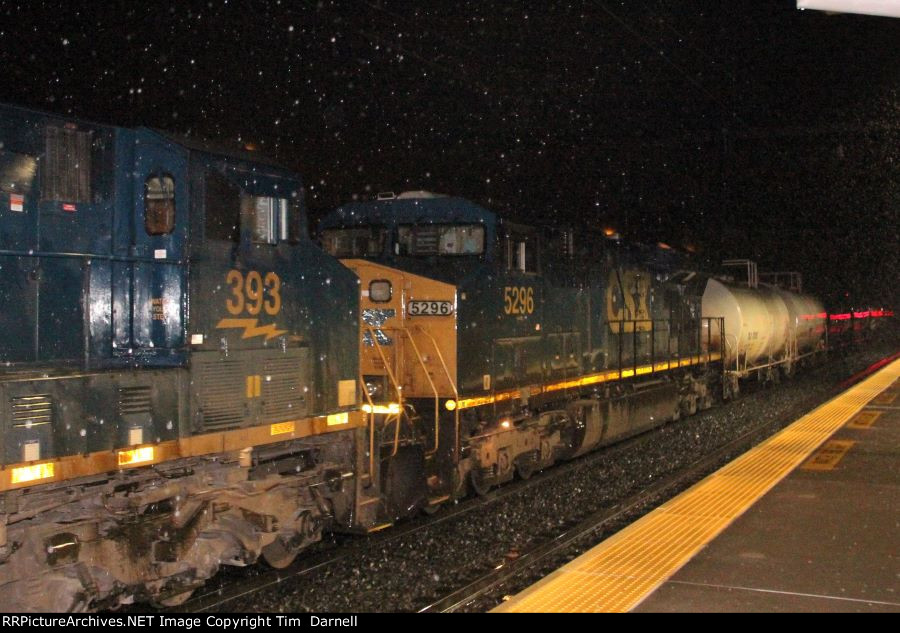 CSX 5296 on Q404